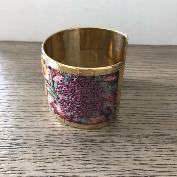 New ZAD Floral Embroidered Teardrop Earrings and Bracelet Set - Pink and Gold - Picture 5 of 7